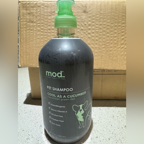 New Unopened Mod Hypoallergenic Dog Pet Shampoo cucumber green tea 34oz - Picture 1 of 3
